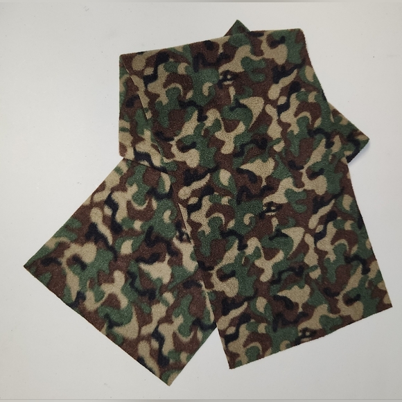 Hat and 2 Scarves - Green Camo Skulls and Green Camo - Boys OS - Picture 4 of 4